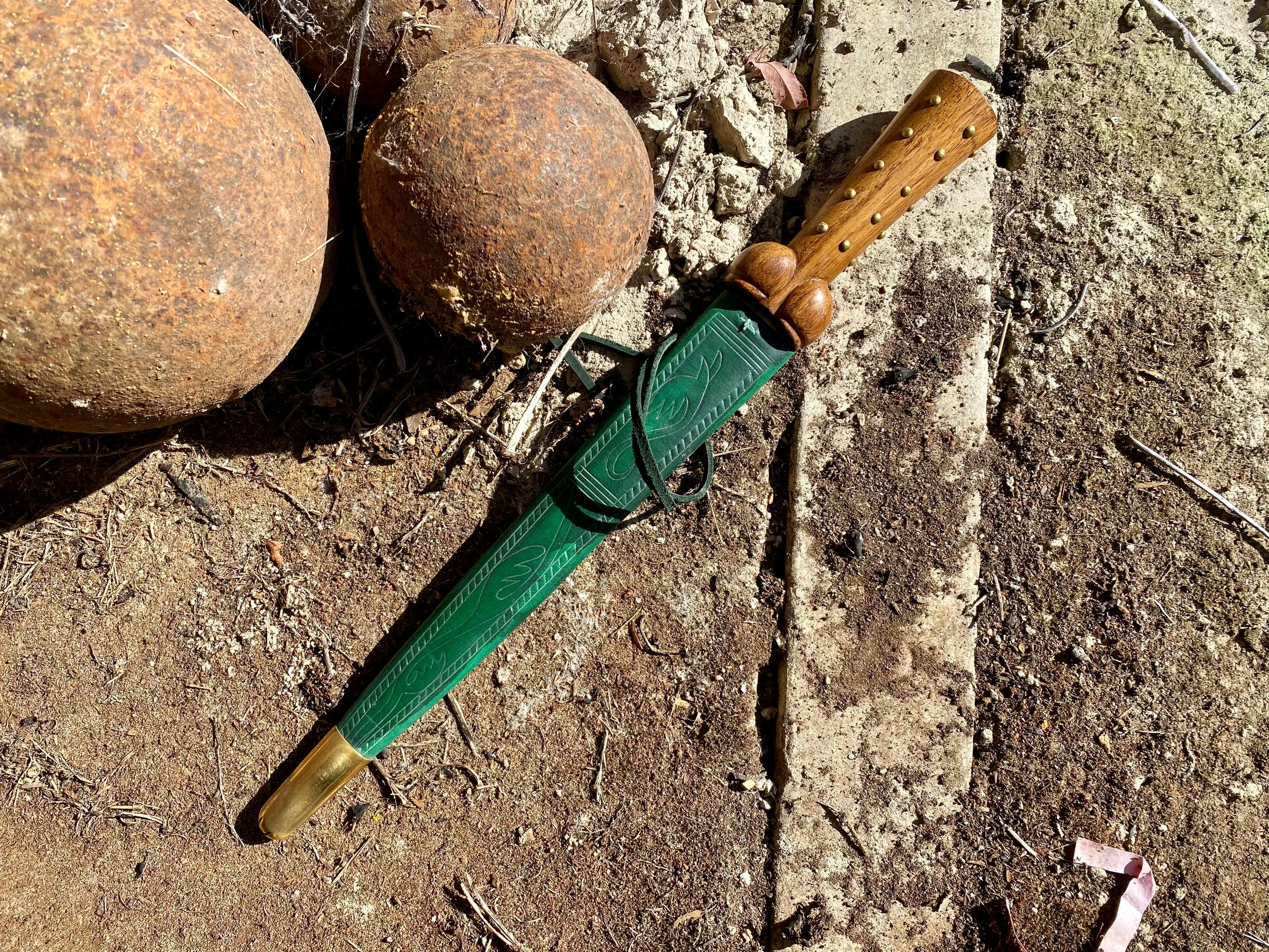 Studded medieval bollock dagger 14thC-15thC